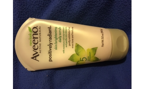 AVEENO Scrub 臉部去角質磨砂膏