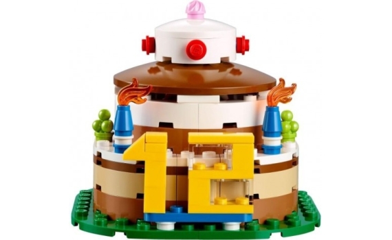 識開蓋既 LEGO 生日蛋糕